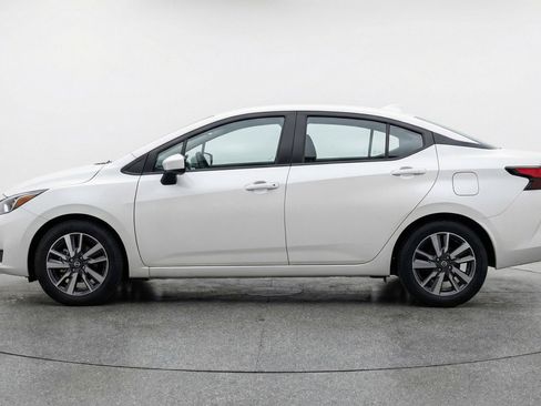 Used 2025 Nissan Versa SV image 5