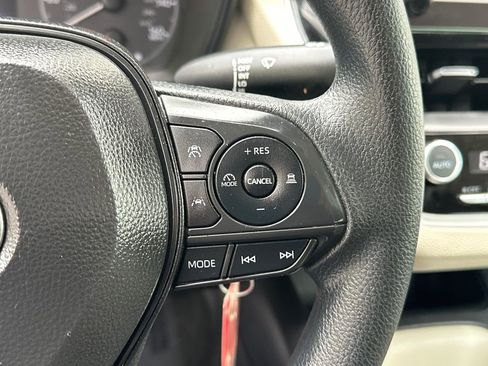 Used 2025 Toyota Corolla LE FWD image 20