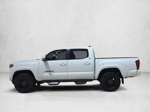 Certified 2022 Toyota Tacoma SR5 AWD/4WD image 9