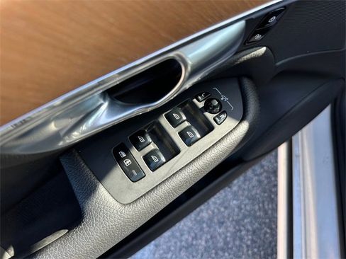 Used 2021 Volvo XC90 T6 Momentum w/ Climate Package image 20