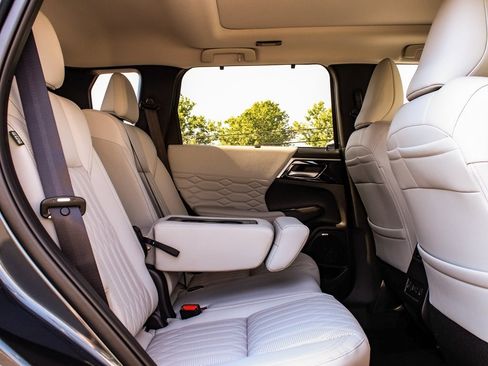 New 2025 Mitsubishi Outlander SEL image 41