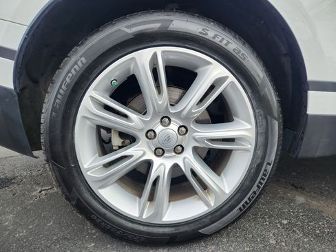 Used 2020 Land Rover Range Rover Velar S image 22