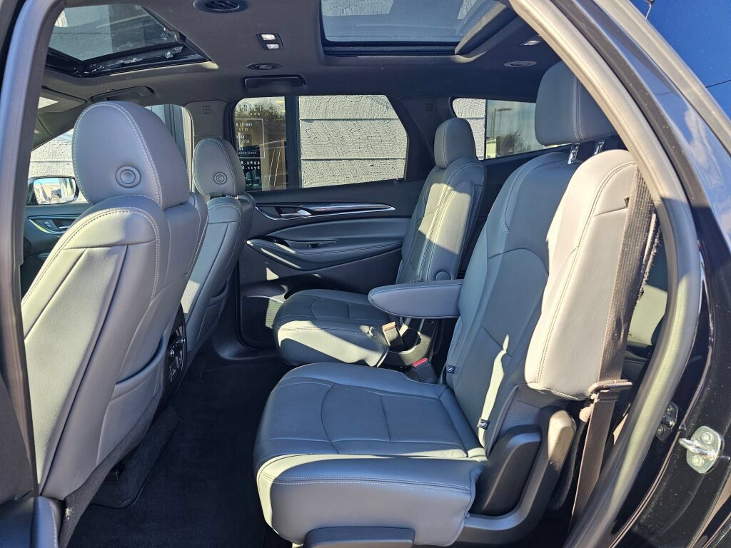 Used 2023 Buick Enclave Essence w/ Experience Buick Package AWD/4WD image 18