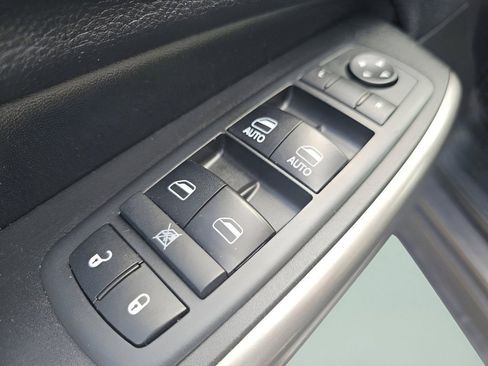 Used 2019 Jeep Cherokee Latitude Plus w/ Comfort/Convenience Group AWD/4WD image 27