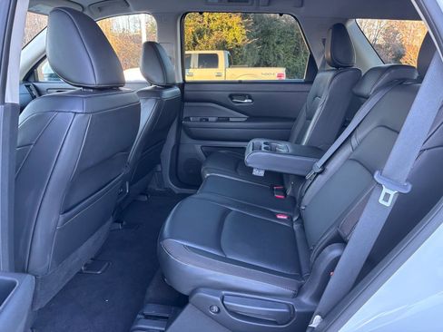 Used 2022 Nissan Pathfinder SL image 10
