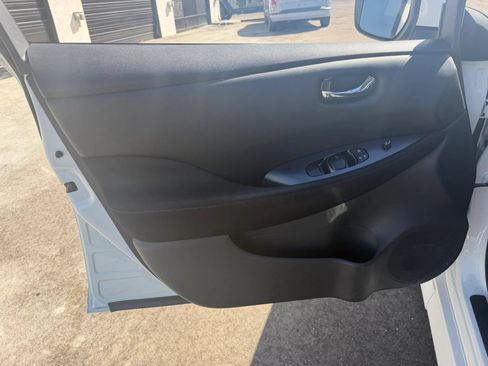 Used 2018 Nissan Leaf S w/ S Charge Package FWD image 9