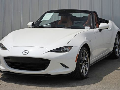 Used 2022 MAZDA MX-5 Miata Grand Touring w/ Appearance Package image 39
