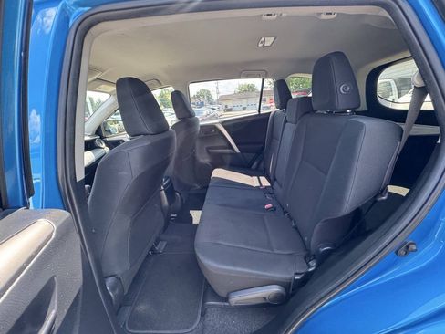 Used 2018 Toyota RAV4 LE AWD/4WD image 31