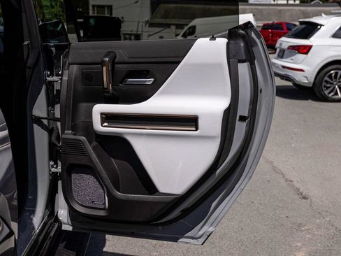 Used 2025 GMC Hummer EV 2X AWD/4WD image 14