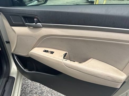 Used 2017 Hyundai Elantra SE FWD image 15