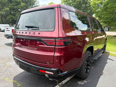 Certified 2024 Jeep Wagoneer L Series II w/ Convenience Group I AWD/4WD image 6