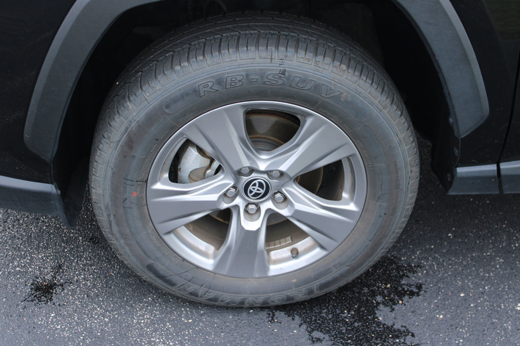 Used 2025 Toyota RAV4 XLE AWD/4WD image 6