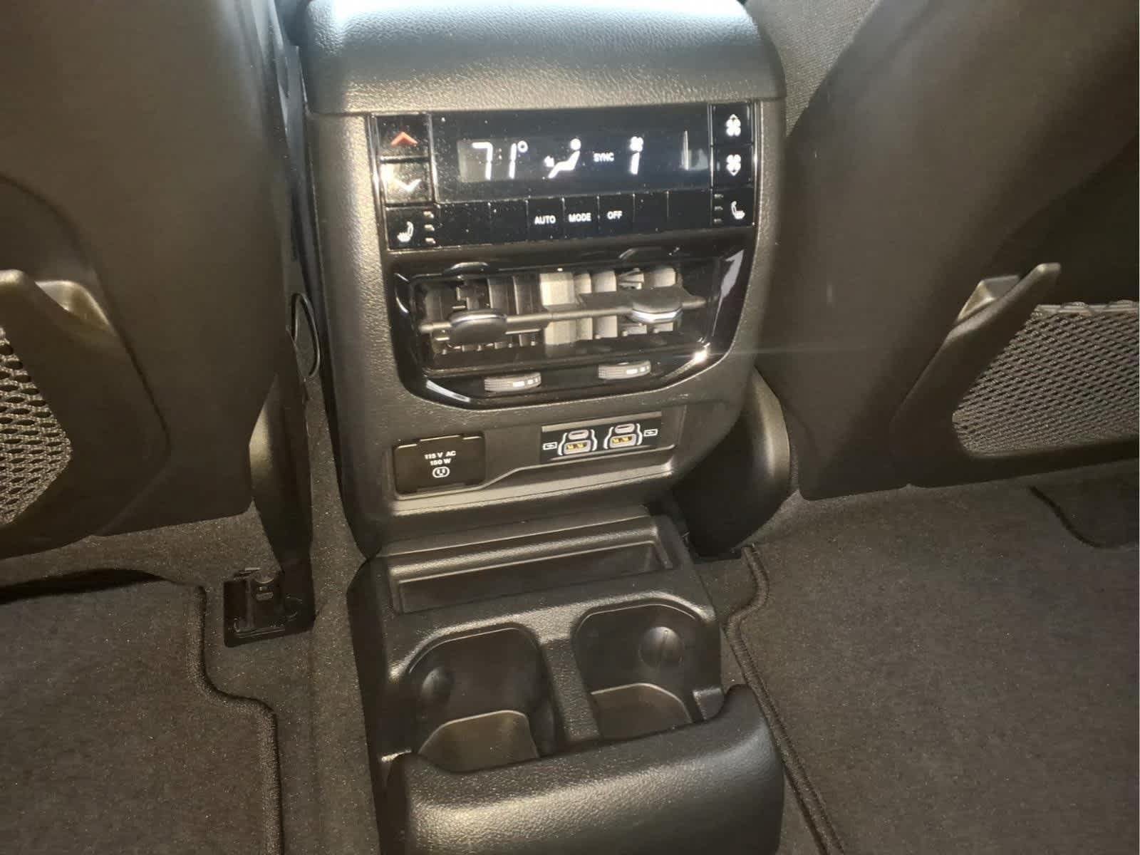 Used 2023 Jeep Grand Cherokee L Limited w/ Luxury Tech Group II AWD/4WD image 13