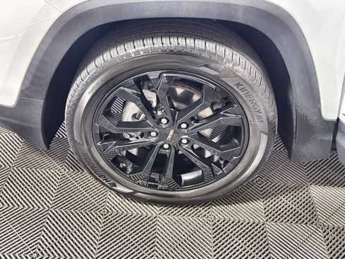 Used 2022 GMC Terrain SLE w/ Driver Convenience Package image 12