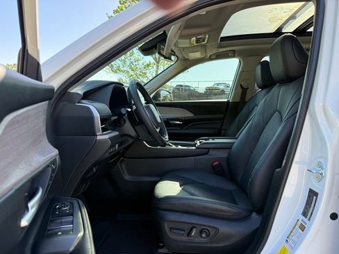 Used 2024 Toyota Grand Highlander AWD image 24