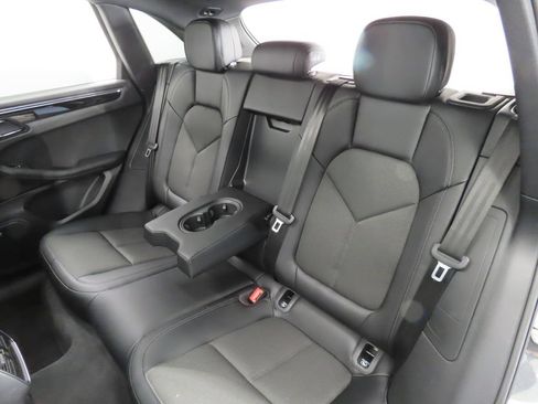 Certified 2025 Porsche Macan AWD/4WD image 42