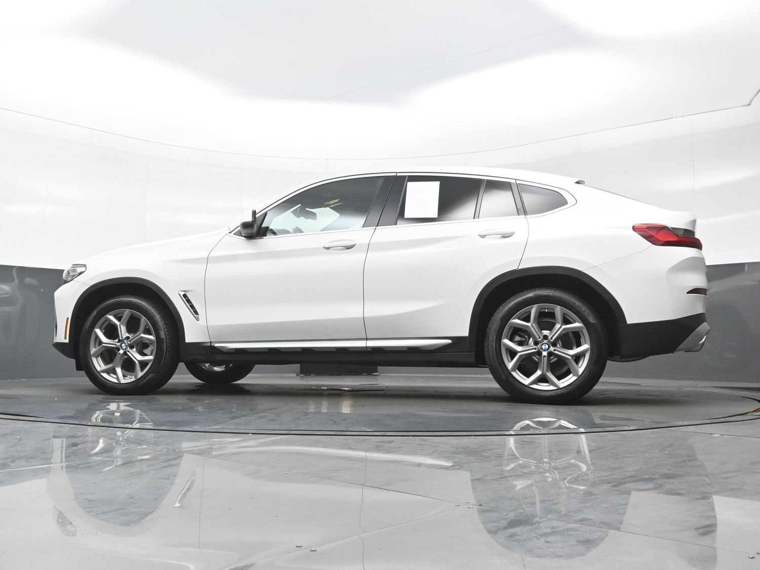 Used 2025 BMW X4 xDrive30i AWD/4WD image 29