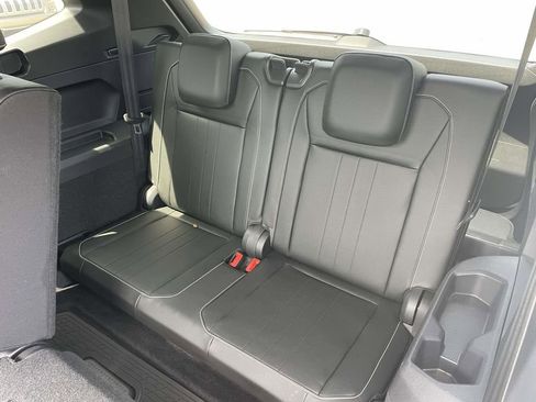 Certified 2022 Volkswagen Tiguan SE R-Line FWD image 13