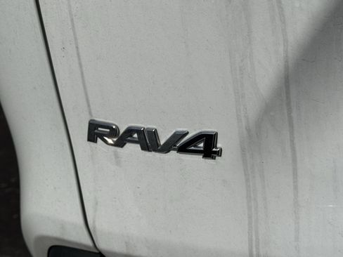 Used 2021 Toyota RAV4 LE image 20