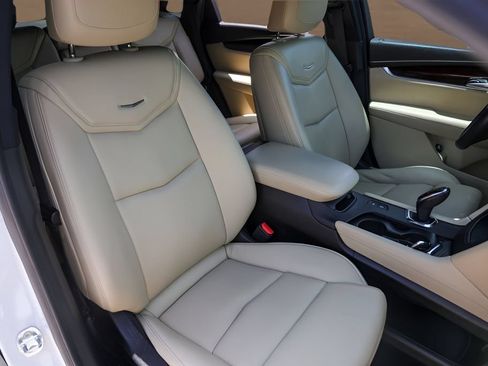 Used 2017 Cadillac XT5 Premium Luxury FWD image 31