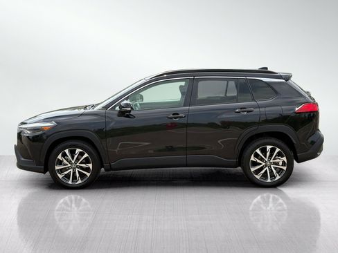 Used 2024 Toyota Corolla Cross XLE AWD/4WD image 2