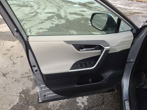 Used 2023 Toyota RAV4 Limited image 15