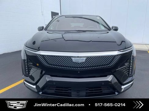 Certified 2025 Cadillac Optiq Luxury 2 w/ LPO, Floor Liner Package AWD/4WD image 5
