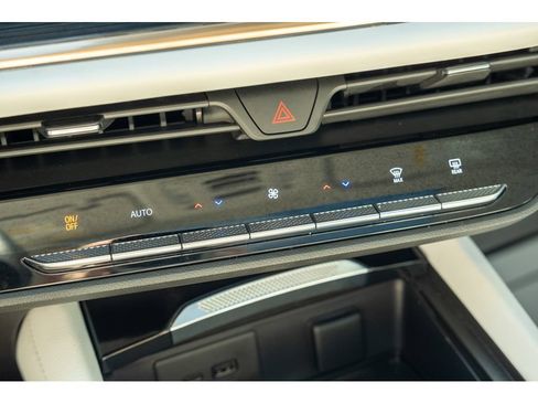 Used 2024 Buick Envision Avenir AWD/4WD image 29
