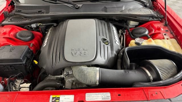 Used 2014 Dodge Challenger R/T RWD image 9