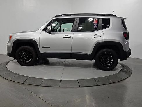 Used 2019 Jeep Renegade Altitude w/ UConnect 8.4 Nav Group AWD/4WD image 2