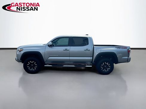 Used 2022 Toyota Tacoma TRD Off-Road w/ Technology Package AWD/4WD image 5