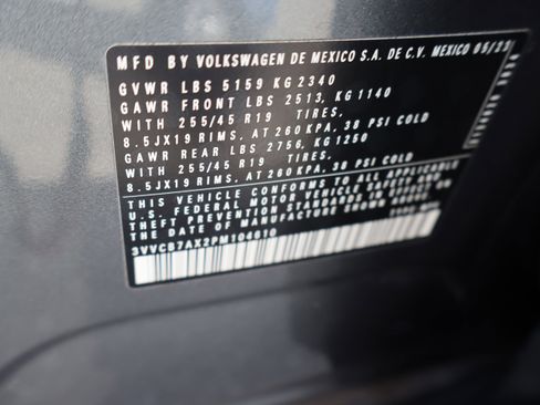 Used 2023 Volkswagen Tiguan SE R-Line image 44