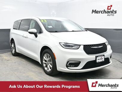 Used 2023 Chrysler Pacifica Touring-L
