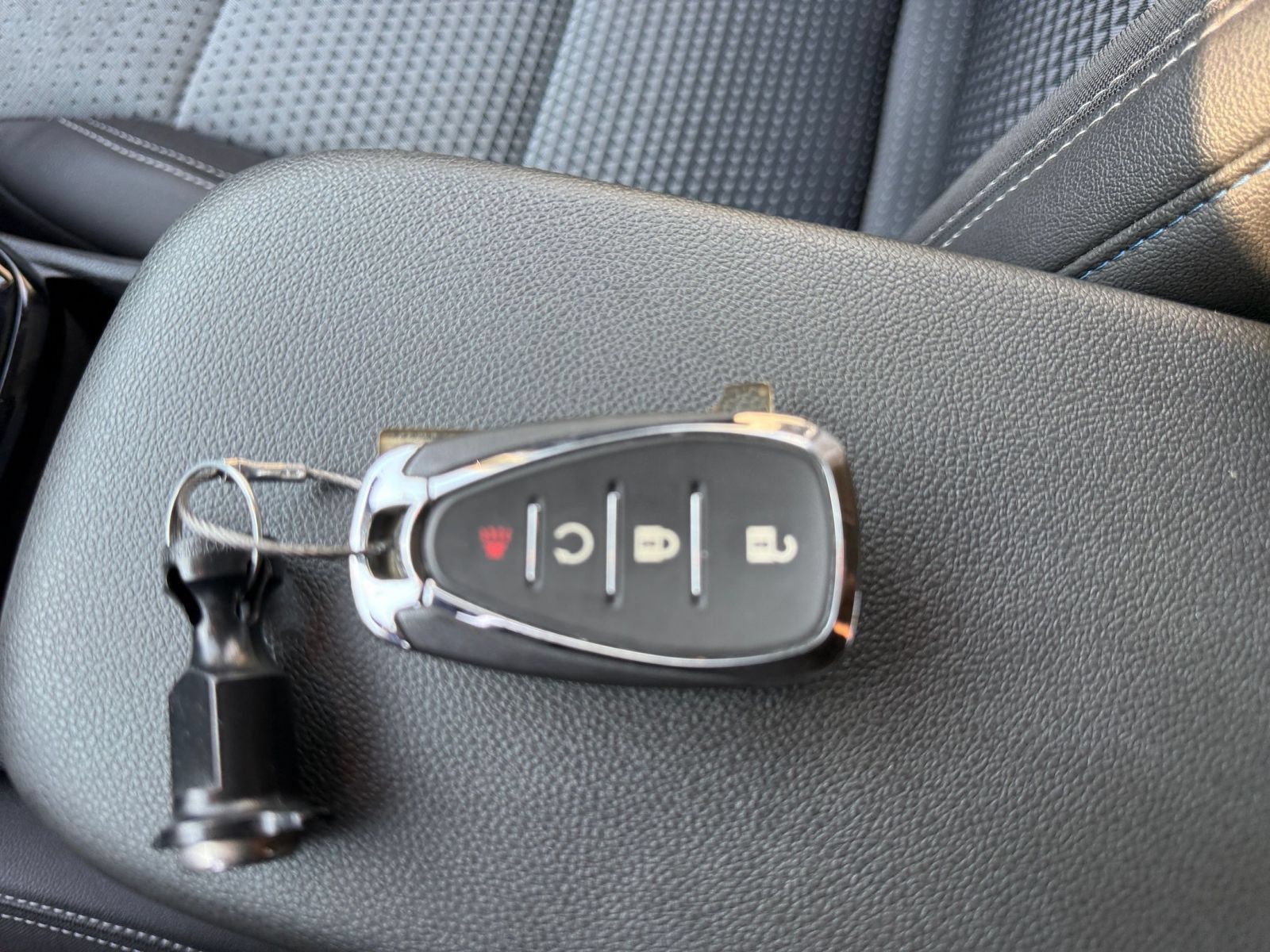Used 2025 Chevrolet Trax LT FWD image 22