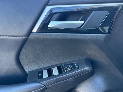 Used 2024 Mitsubishi Outlander SE image 15