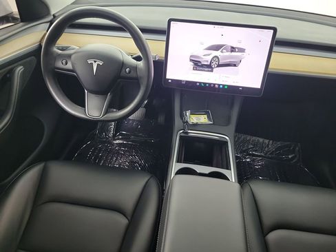 Used 2024 Tesla Model Y Long Range AWD/4WD image 24