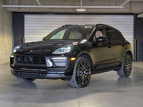New 2026 Porsche Macan image 1