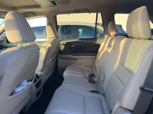 Used 2021 Honda Pilot Touring image 4