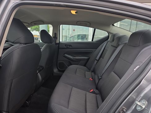 Used 2025 Nissan Altima 2.5 SV FWD image 6