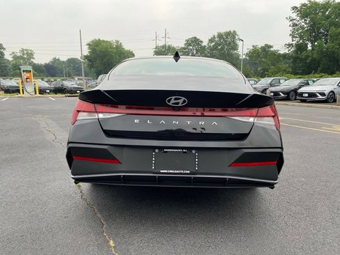 Used 2024 Hyundai Elantra SEL FWD image 5