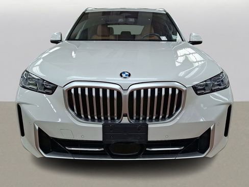Certified 2024 BMW X5 xDrive40i w/ Premium Package AWD/4WD image 2