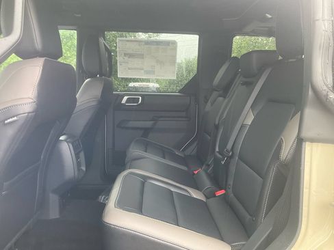 New 2026 Ford Bronco Outer Banks w/ Sasquatch Package AWD/4WD image 14