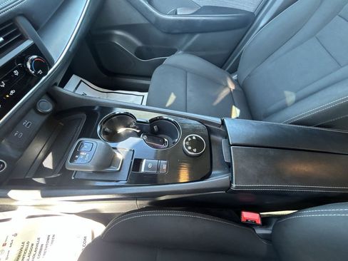 Used 2023 Nissan Rogue S image 26