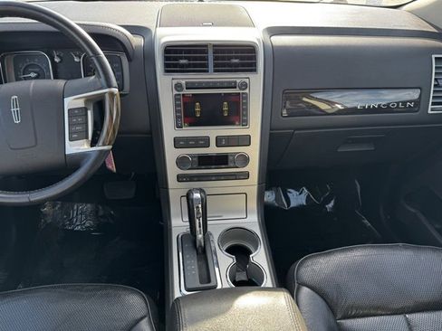 Used 2010 Lincoln MKX AWD image 2
