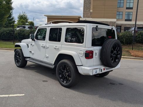 Used 2021 Jeep Wrangler Unlimited Sahara image 5