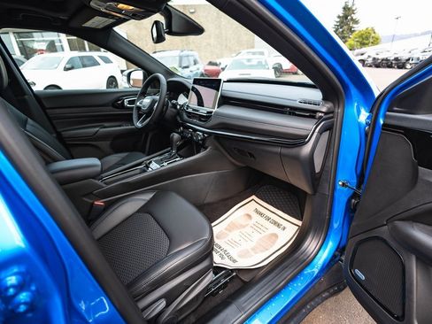 New 2025 Jeep Compass Latitude w/ Sun & Sound Group image 26