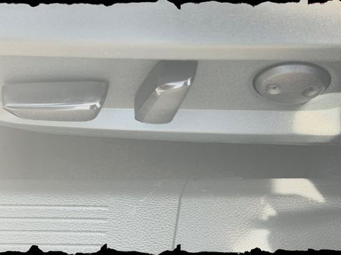 Used 2025 Nissan Rogue SV AWD/4WD image 16