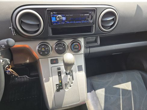Used 2012 Scion xB FWD image 28