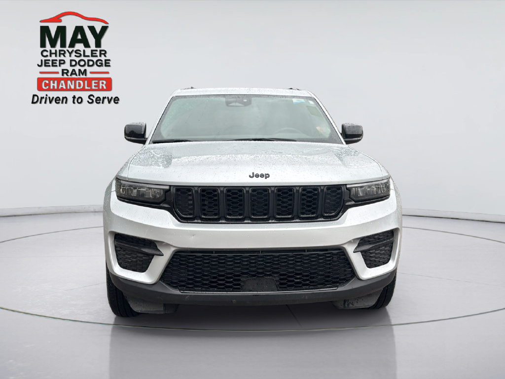Used 2024 Jeep Grand Cherokee Altitude AWD/4WD image 2