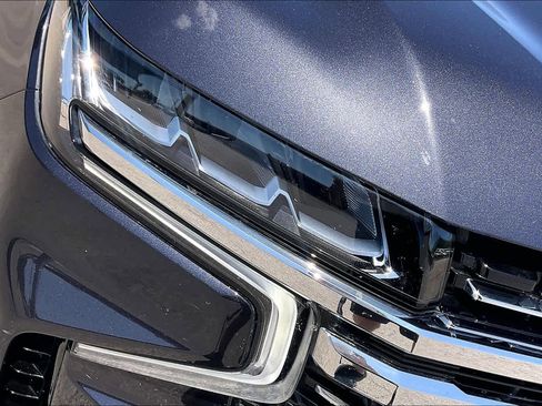 Used 2023 Chevrolet Suburban LT w/ Luxury Package image 27